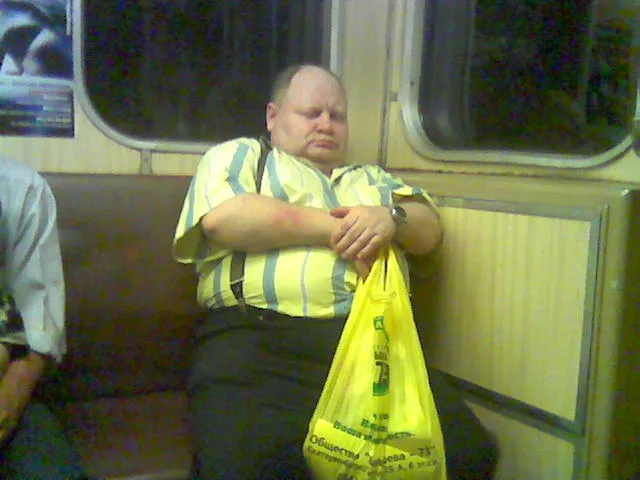 28 мая 2005. Мужчина проглотил воздушный шар пока спал.
