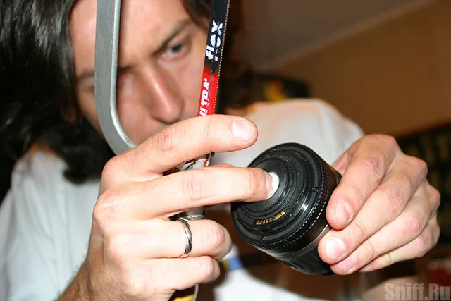 Как наебать компанию Canon? Очень просто! 
Шаг 1 - Закрыть ваткой дырочку.