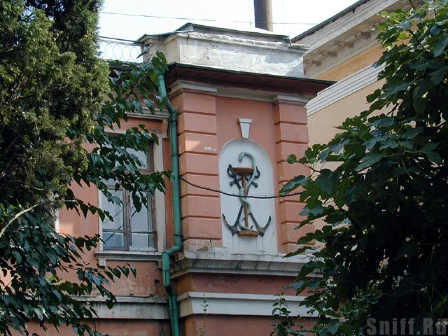 загадочная эмблемма
