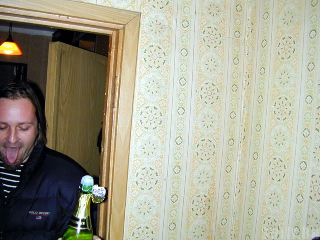 под бой курантов феерично вбежал Бобер с Груней
